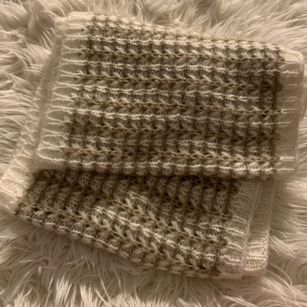 NY&Co. knit 2 tone circle scarf